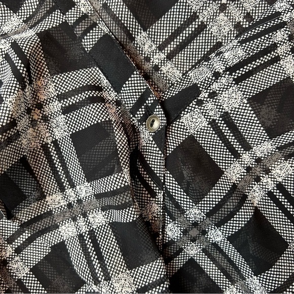 Jessica Simpson Maternity Black Plaid Sheer Blouse, size L - Picture 5 of 8